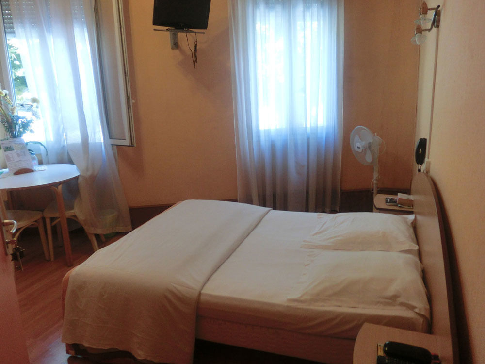 Hotel Le Terminus D'Albi Exterior foto